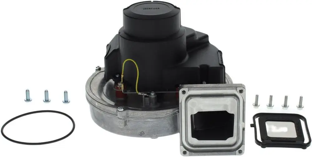 Bosch Gebläse mit montiertem Sauganschluss, Gummidichtung, mehreren Schrauben und einer elektrischen Verbindung, platziert auf einer neutralen Unterlage.